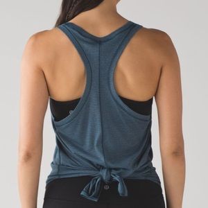 🦋 Lululemon Tie it Up Singlet - Size 6, heathered Alberta lake
